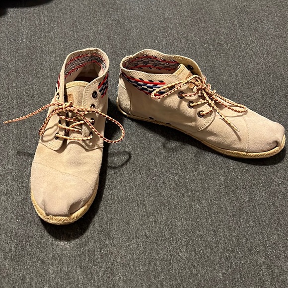 Toms booties size 7 - Picture 2 of 7